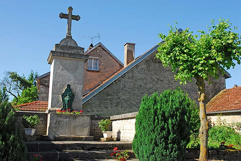 Aancienne fontaine de Courcelles-sur-Aujon