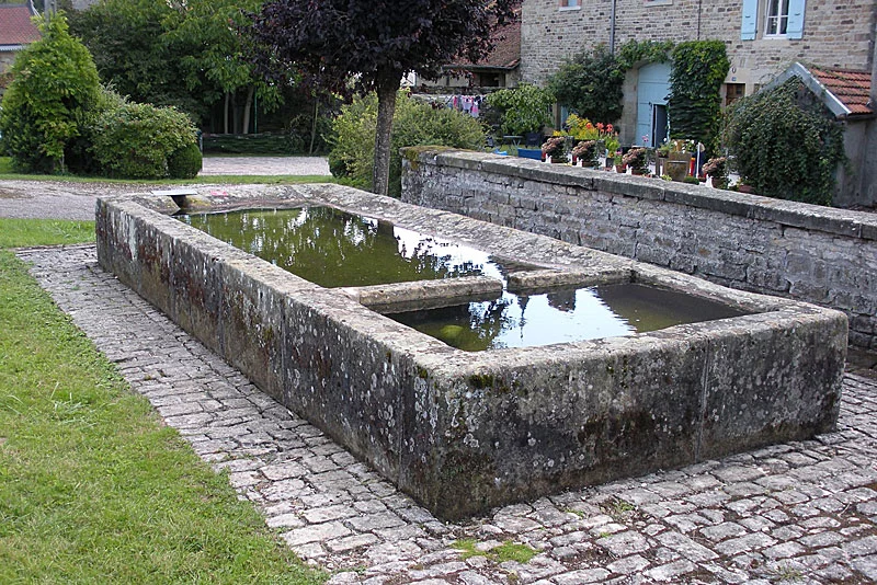 Lavoir rectangulaire à La Rochelle (1)
