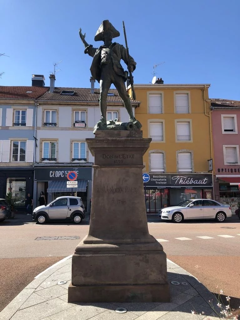 La statue du Volontaire