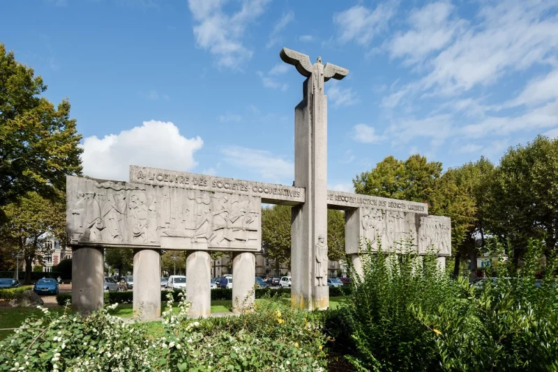 Monument aux Sociétés coopératives de Reconstruction