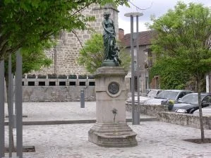 Fontaine en hommage au Docteur Ballet