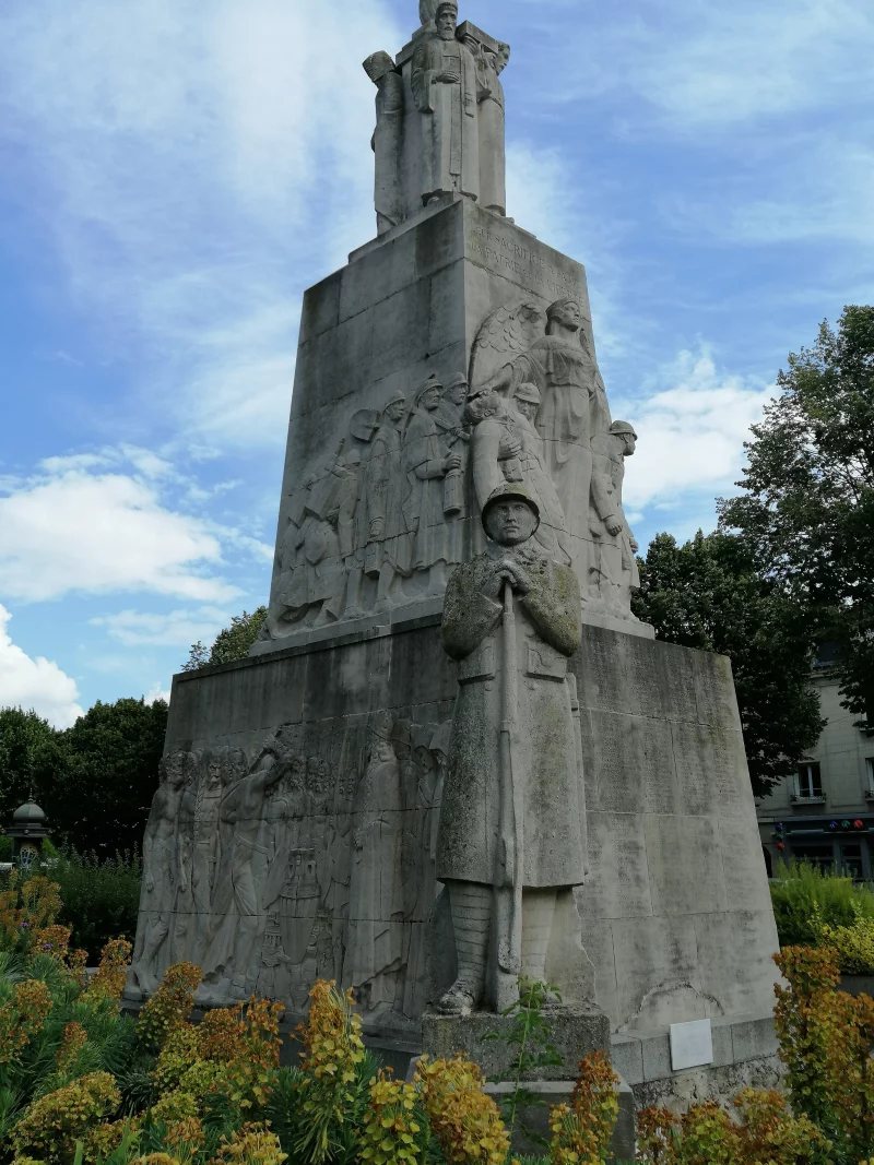 Le monument aux morts de Soissons