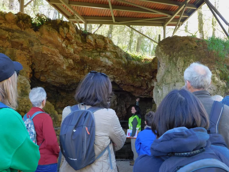 Visite du site archéologique via le sentier des Grottes du Pape