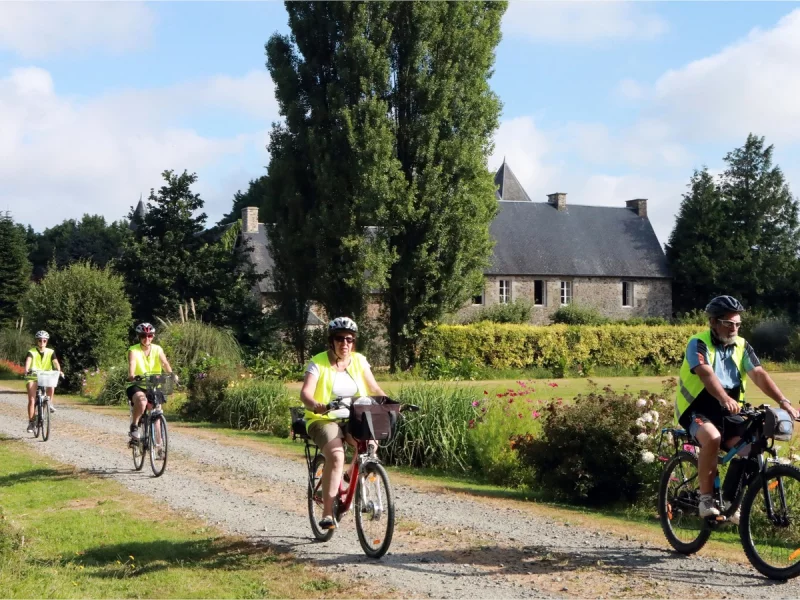 Circuit accompagné en vélo électrique : patrimoine et produits locaux