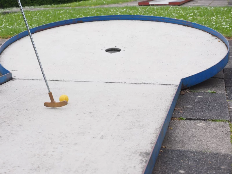 MINI GOLF