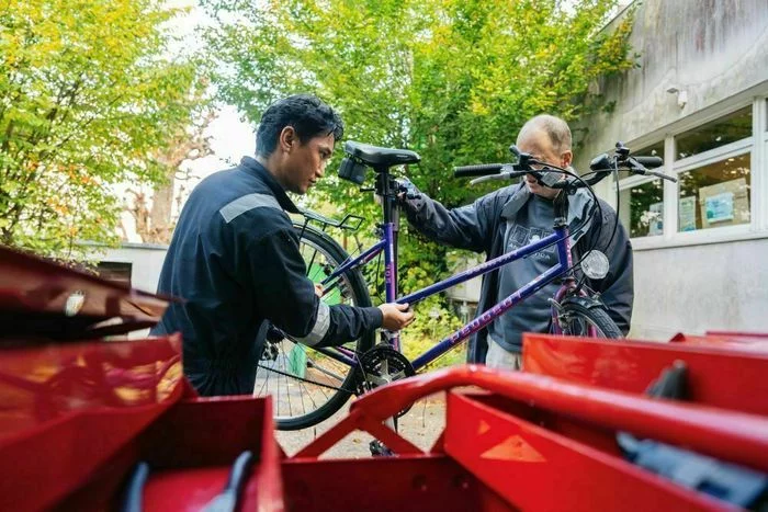 Atelier vélo : apprentissage à l'auto-réparation et stand de sécurité routière
