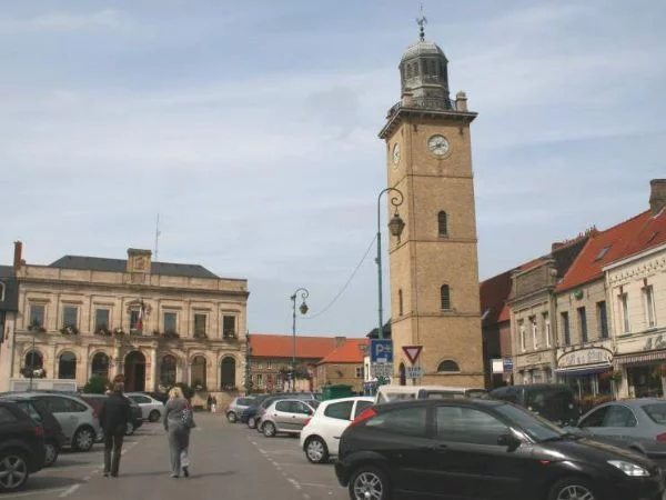 MARCHE DE BERGUES   BALADE DANS LES REMPARTS
