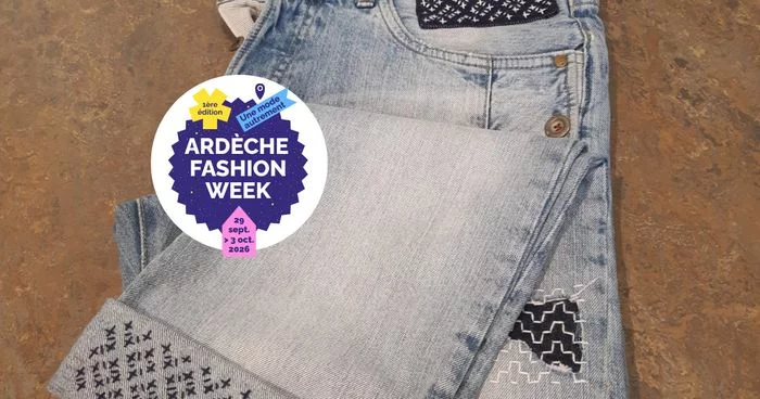 Atelier de réparation visible : broderie Sashiko