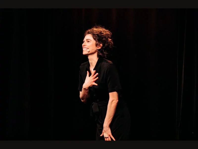 Humour : Lisa Perrio "C'est compliqué, je t'expliquerai"