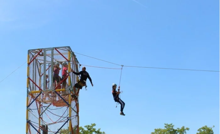 Cage à grimper et air bag jump, réservation en ligne