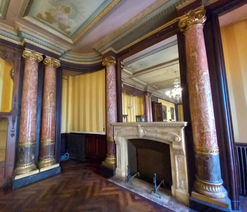 MARBRE EN MAJESTÉ : DU SOL AU PLAFOND