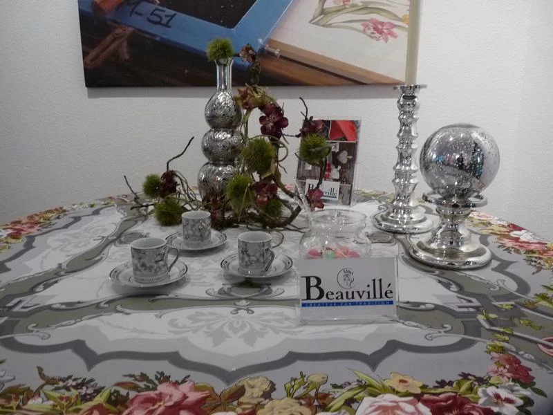 Exposition : tables de fête décorées par Beauvillé