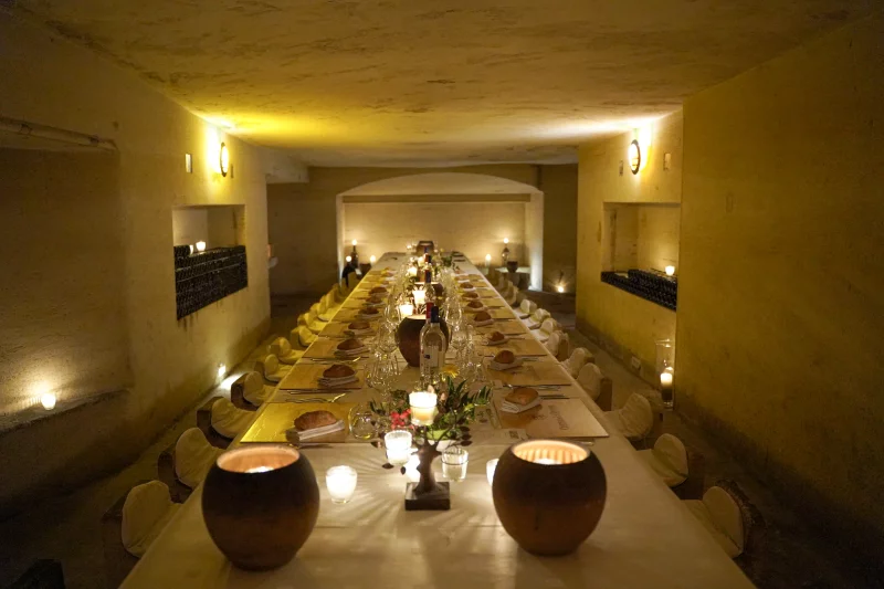 Festin Vigneron aux Chandelles dans les Caves Souterraines À la Table des Chevaliers