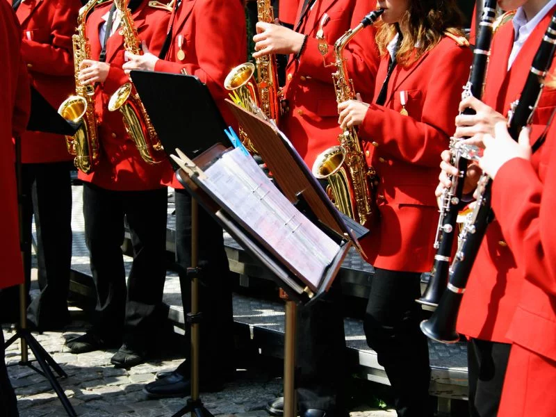 QUAND LES BANDAS S'EMBALLENT