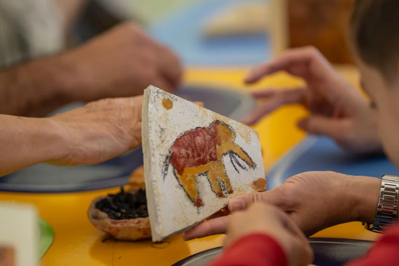 Initiation à l'art pariétal au Préhisto Dino Parc
