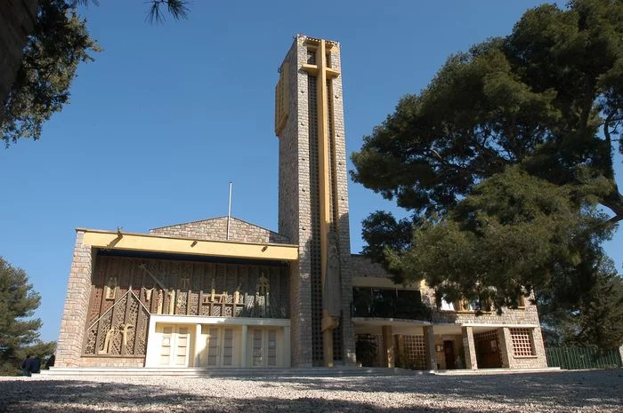VISITE EN FAMILLE  - L’ÉGLISE NOTRE-DAME DE CONSOLATION