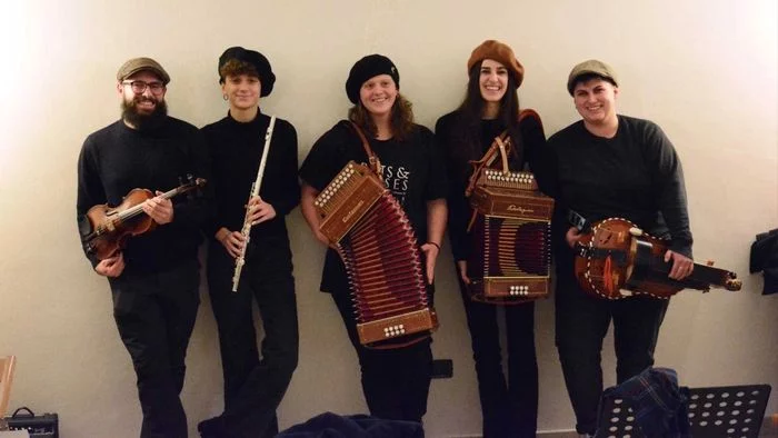 Les Randoulines e Jonglars e stage di danze
