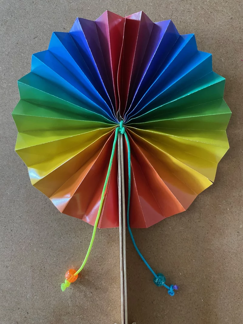JEU(X)DIS D’ÉTÉ | Atelier créatif "Éventail arc-en-ciel"