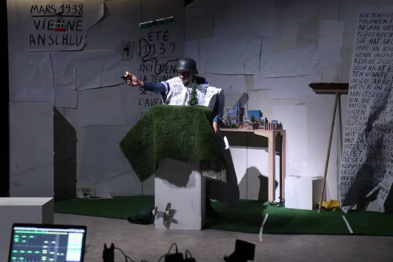 Spectacle à l'Archipel : Une Histoire Autrichienne / Les Maladroits