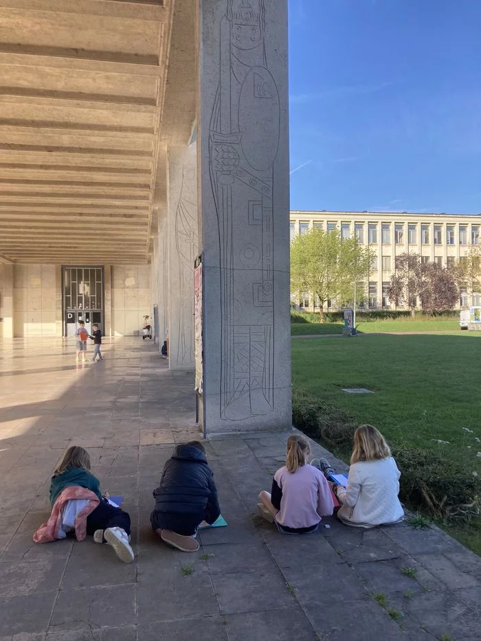 Levez les yeux ! À travers l'université et le château de Caen, suivez l'architecte !