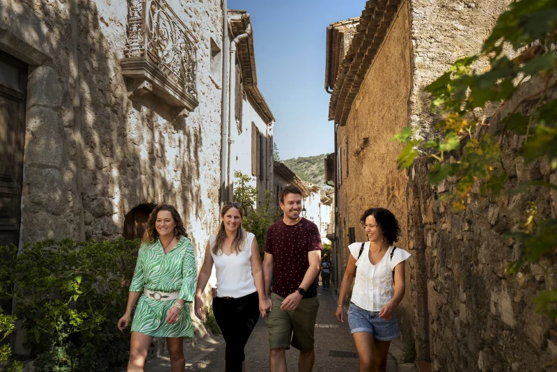 MILLE ANS D'HISTOIRE DANS L'UN DES PLUS BEAUX VILLAGES DE FRANCE