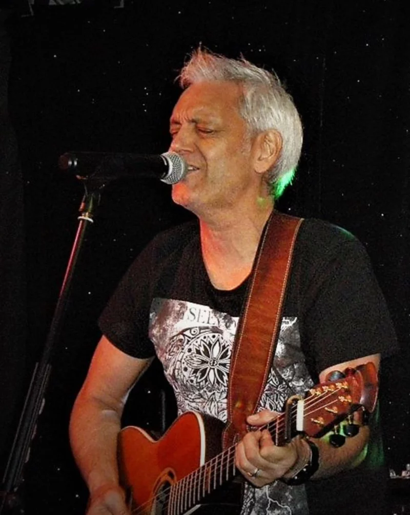 Les Franglais by Château de Gâteaux : Friday night is music night - Chris Kern