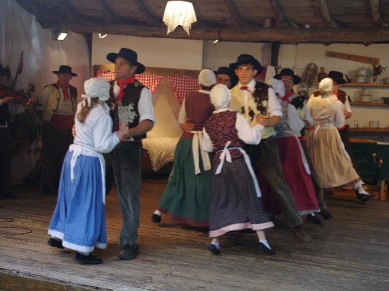Le Repas du Bûcheron et spectacle folklorique