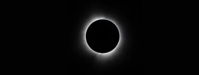 Éclipse solaire : quand la Lune rencontre le Soleil