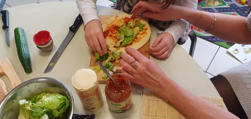 INSTANTS FAMILLE - ATELIERS CUISINE "CUISINONS ENSEMBLE"