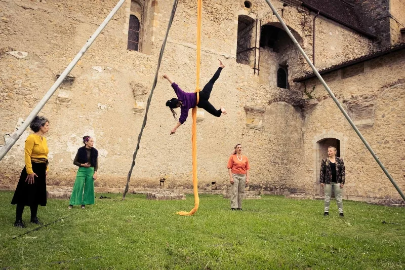 Spectacle vocal et acrobatique "Ce à quoi nous tenons"