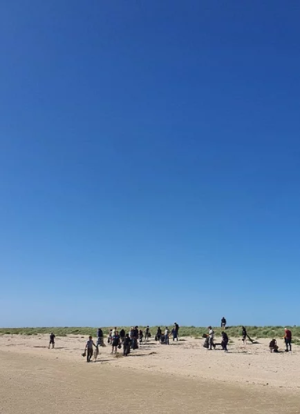 Ramassage des déchets sur le littoral de la Réserve de Beauguillot