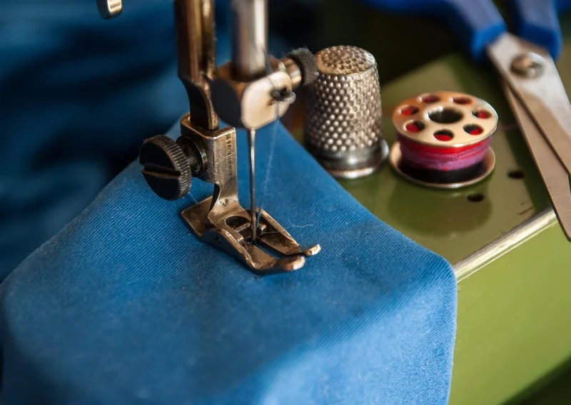 Atelier couture pour les séniors
