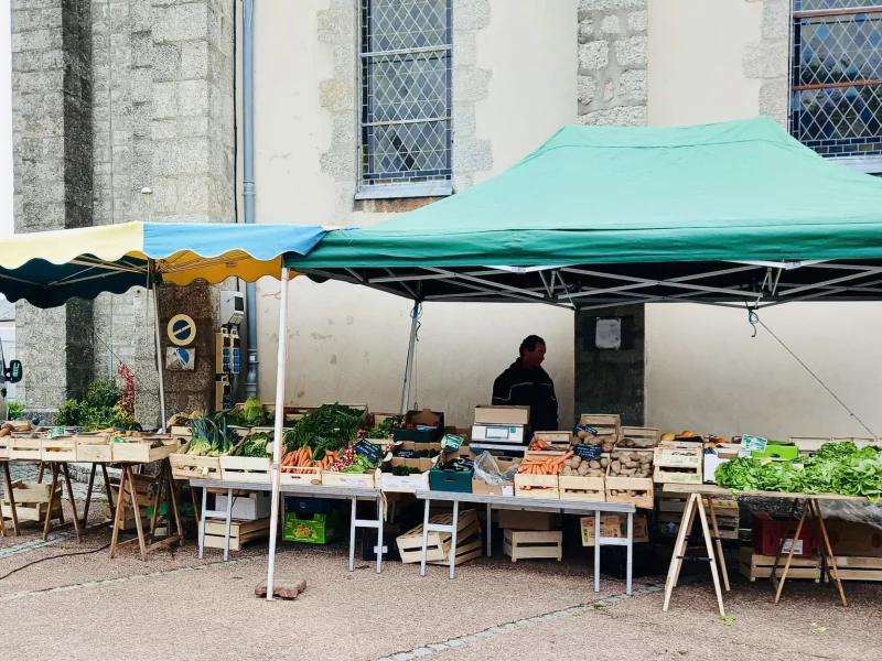 Marché hebdomadaire d'Ouroux en Morvan