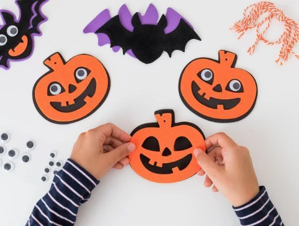 ON PREPARE LES DECOS D'HALLOWEEN