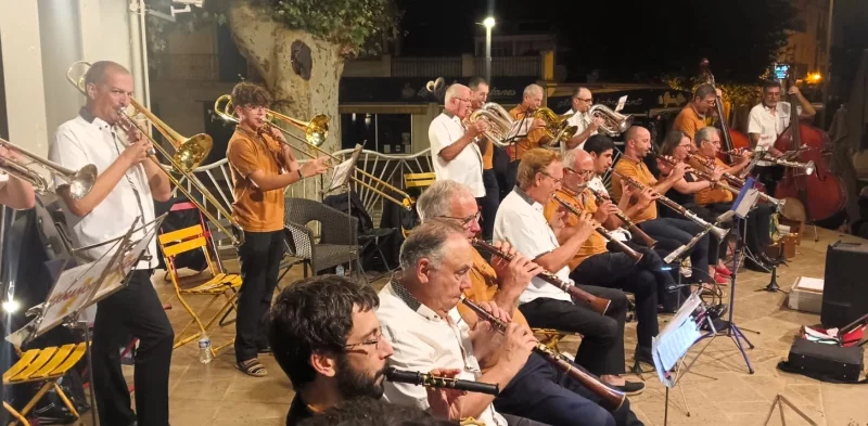 BALLADA AVEC LA COBLA LA PRINCIPAL DEL ROSSELLO