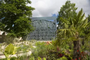 Visite guidée découverte de la serre et des jardins d'Ara