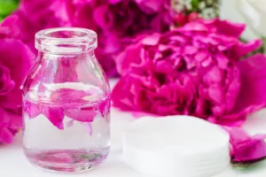 Utiliser l'huile végétale et l'eau florale en cosmétique naturelle