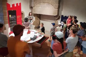 Visite famille - La Porte Saint-Michel dans tous les sens !