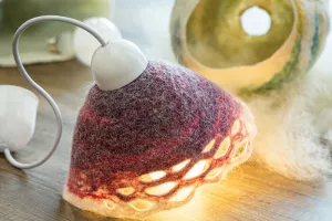 Atelier feutrage en volume : pingouin, cache-pot ou luminaire