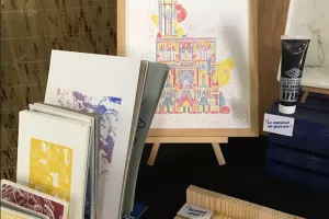 La Serre : Johanna et ses linogravures