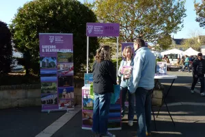 Le stand « tourisme & loisirs" Coteaux Béarn Madiran s’invite au marché !