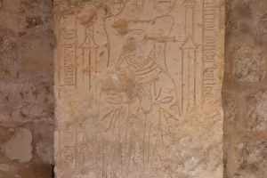 Atelier de présentation d’un projet d’archéologie expérimentale : les plates-tombes de chanoines dans l’ouest de la France