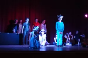 SPECTACLES DES ATELIERS-THÉÂTRE DE LA PETITE SAUCE ANIMÉS PAR  LA METTEUSE EN SCÈNE JASMINE DZIADON