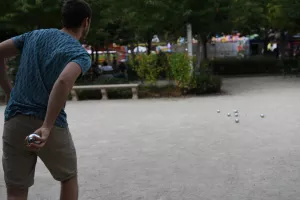 CONCOURS DE PÉTANQUE : LA BOULE DE MEYRUEIS