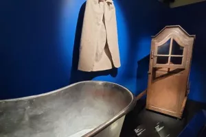 Visite guidée dégustation de l’exposition temporaire Hector prend les eaux ! Entre thermalisme et divertissement
