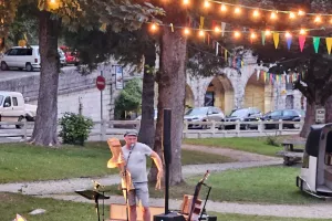 Balade chantée de Jean-Luc Mongaugé dans les rues d'Assouste