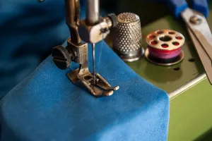 Atelier couture pour les séniors