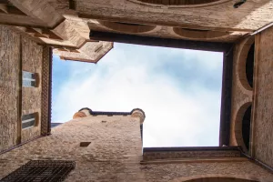 Le château médiéval révélé par l'archéologie