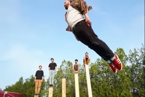 Clan cabane par la Cie La Contrebande
