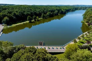 Brocante puces autour du lac